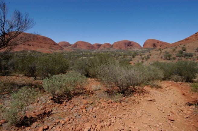 Looking into Kata Tjuta 